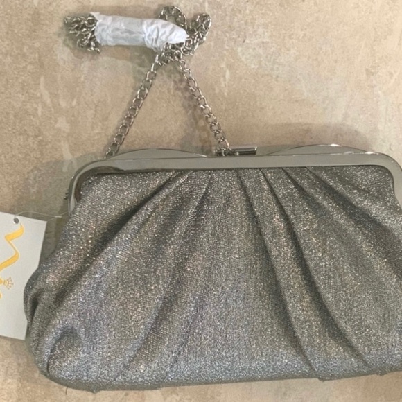 Nina pleated clutch bag - Picture 3 of 15